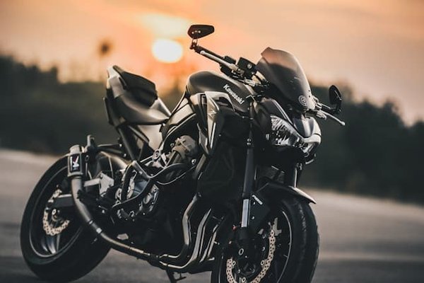 Comment adapter une Kawasaki Z900 pour une conduite hivernale sécurisée ?
